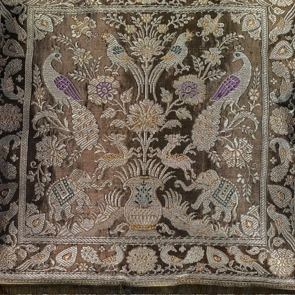 N/A opulent elegance